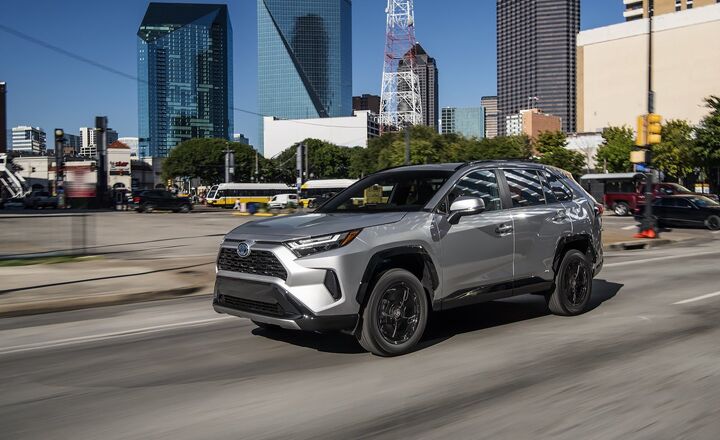 „Toyota RAV4“ pristato vertingą SE hibridinį modelį