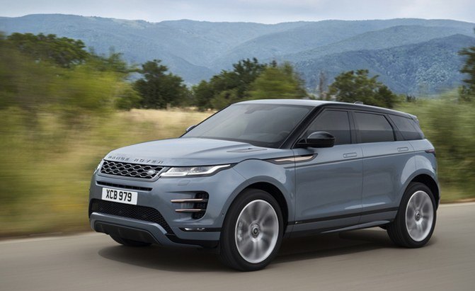 Visiškai naujas „Range Rover Evoque“ debiutuoja atrodydamas kaip mažasis „Velar“