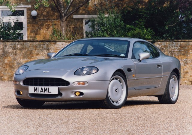 Aston Martin svarsto apie šešių cilindrų variklius, DB7 sugrįžimą?