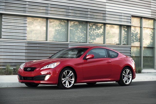 Justino Bieberio pasirašytas „Hyundai Genesis Coupe“ parduodamas už 40 000 JAV dolerių