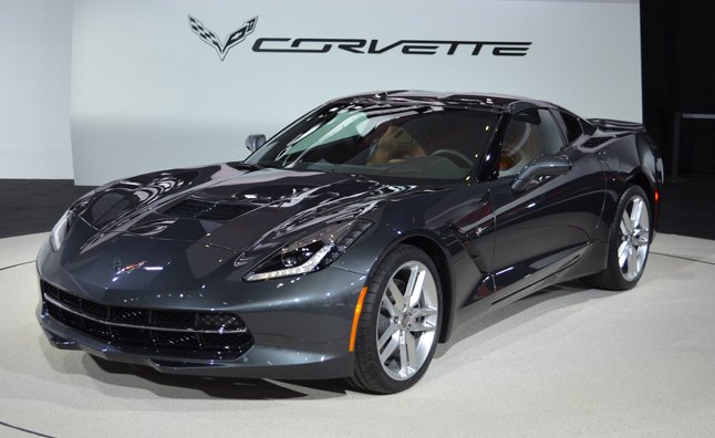 „Corvette Stingray“ vis dar karšta Detroito parodos aikštelėje