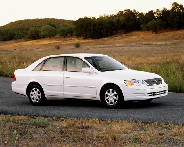 „Toyota“ atšaukia 373 000 „Avalon“ modelių, kad pataisytų vairo kolonėlę.