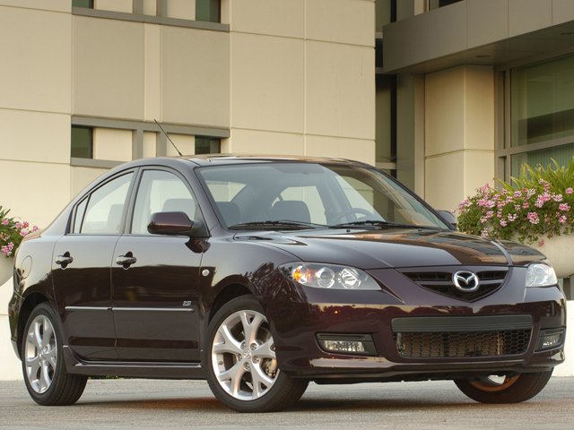 „Mazda“ atšaukia beveik 500 000 „Mazda3“ modelių