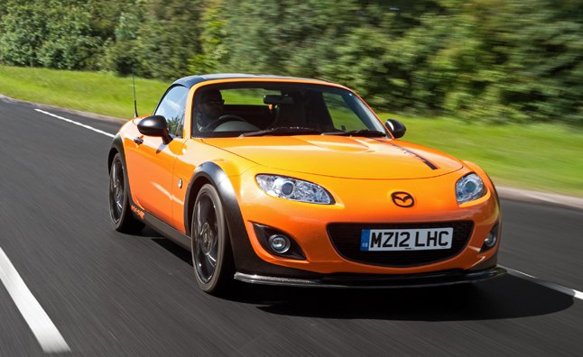 „Mazda MX-5 GT“ uždegtas žalias šviesoforo signalas kaip „Kit“